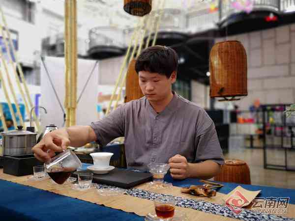 昆明茶艺传承人：云南普洱茶道精艺术的演绎者