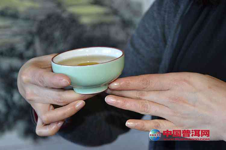 聋哑人适宜饮用普洱茶：医生的建议与健益处