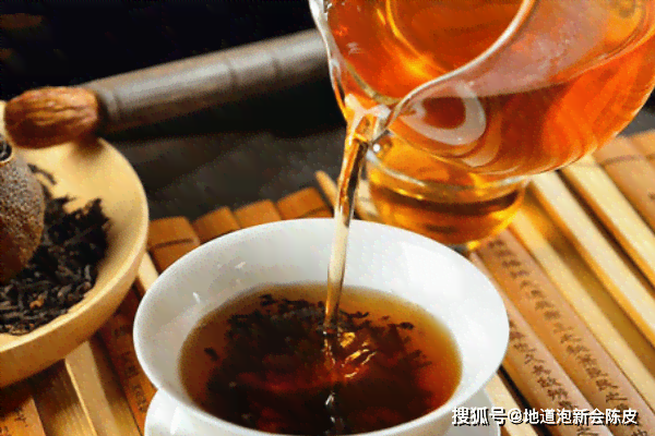 陈皮柠檬片水泡普洱茶的功效：解渴生津、健脾开胃、理气消食