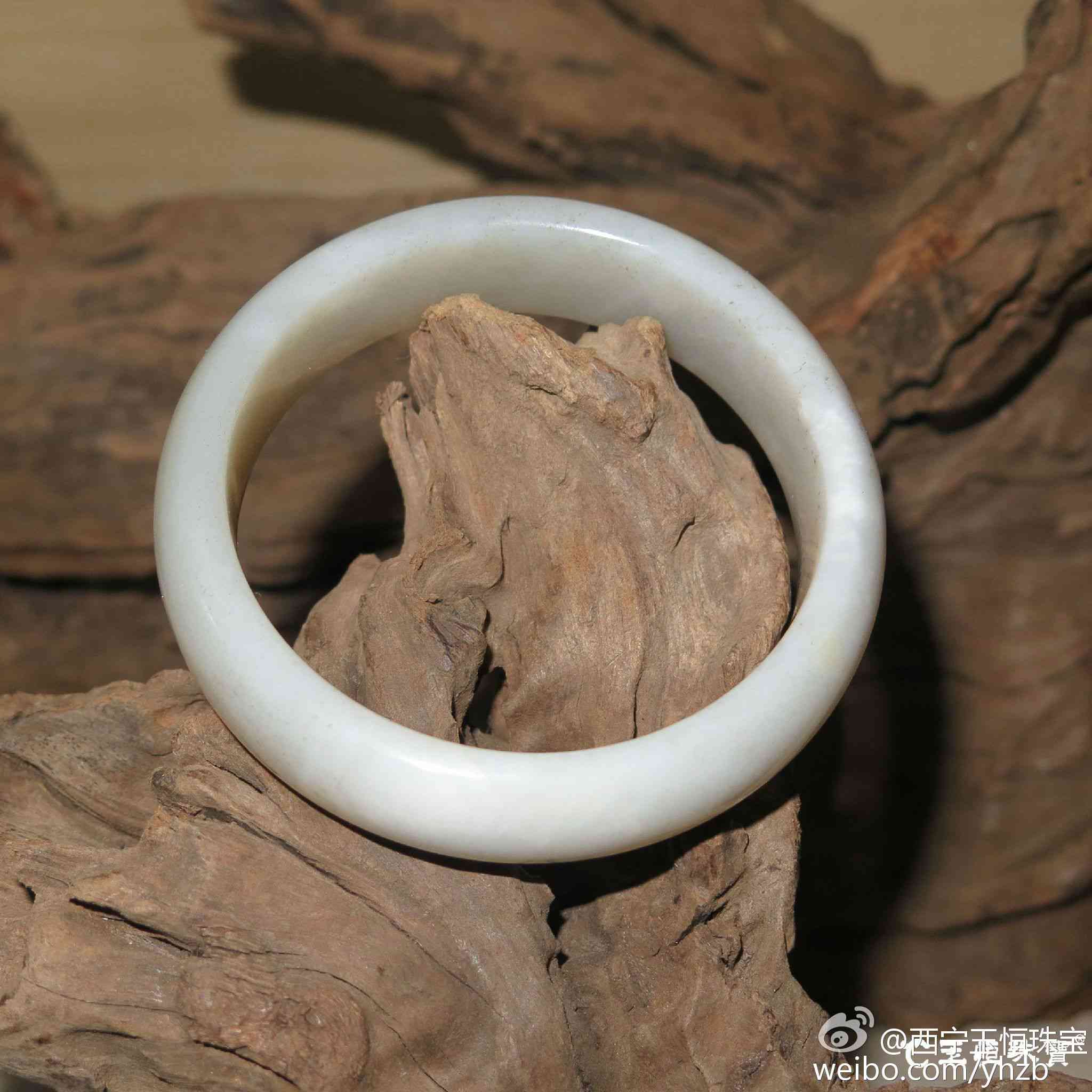 和田玉半羊脂半藕粉的区别