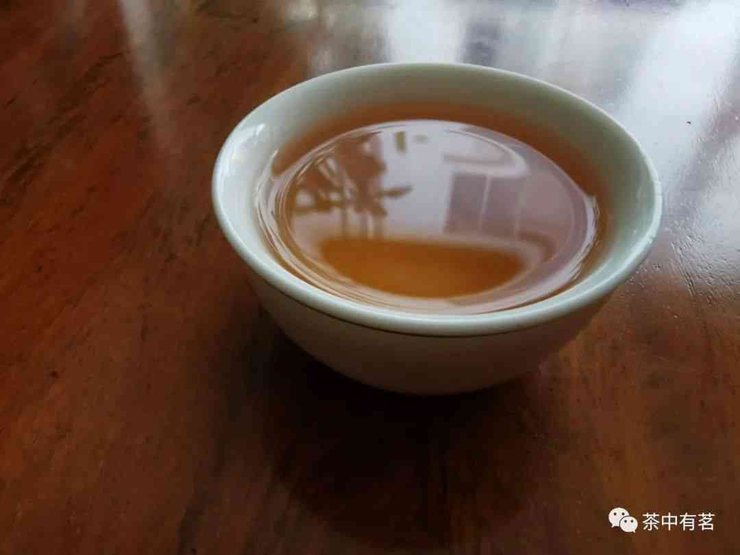 如何挑选普洱茶熟茶还是生茶好喝：挑选技巧大揭秘