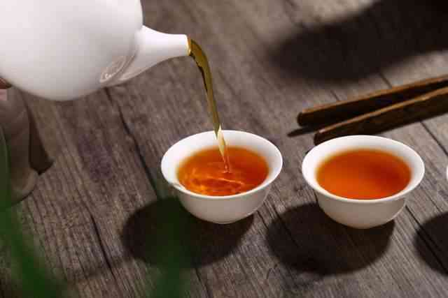 铁观音茶的分类：普洱茶还是绿茶？解析两种茶的特点与区别