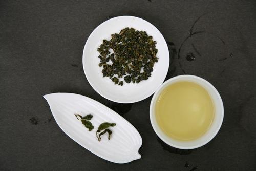 铁观音茶的分类：普洱茶还是绿茶？解析两种茶的特点与区别