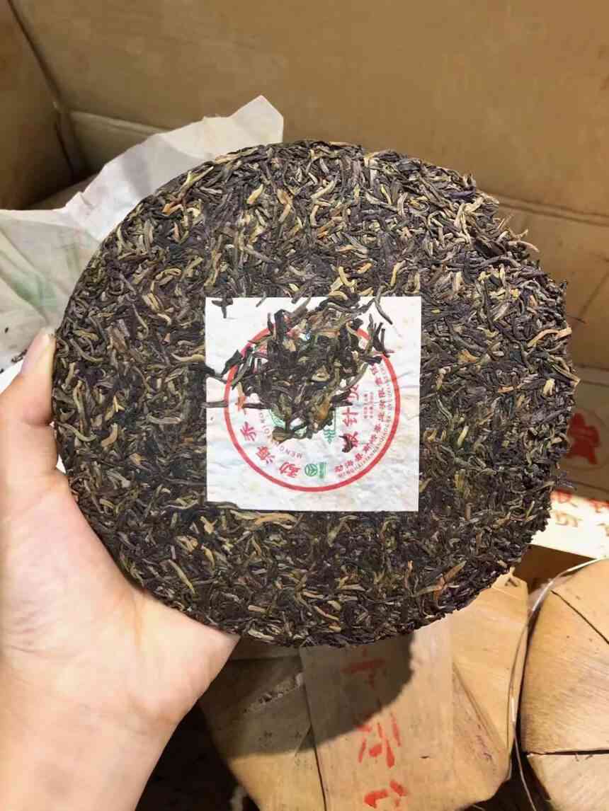 南峤茶厂精选银针贡饼：匠心独运，品质越