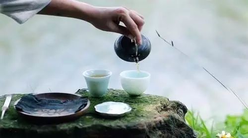 江人对茶的喜好：了解他们的饮茶惯与文化背景