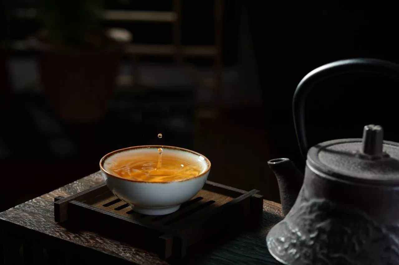 江人对茶的喜好：了解他们的饮茶惯与文化背景