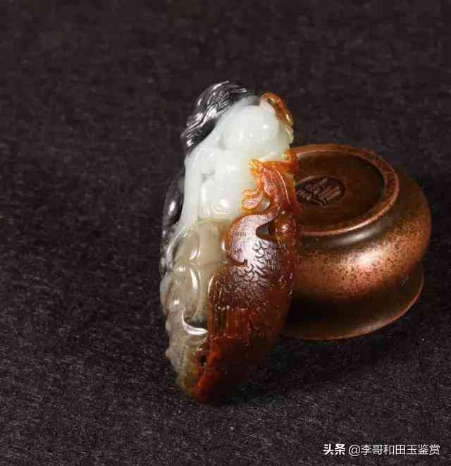 探究和田玉三色圆牌的价值与价格：一颗多少钱？