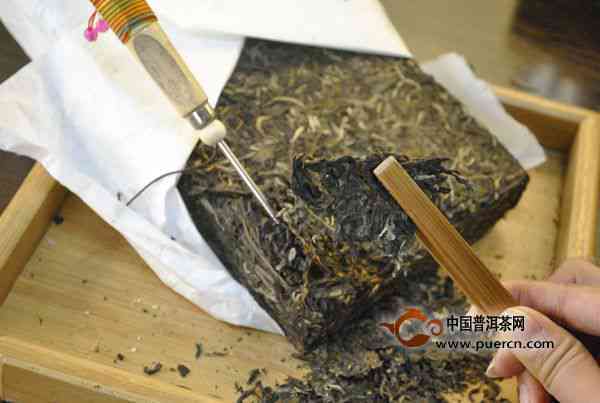 金砖普洱茶如何撬茶杯：技巧与方法