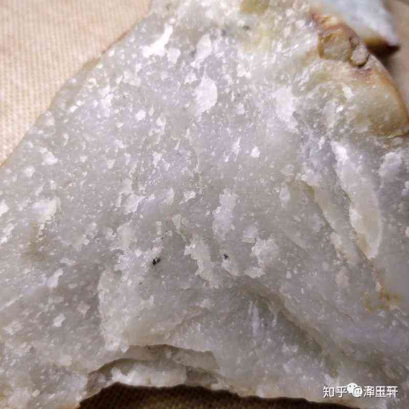 和田玉的矿物成分及其天然含量分析