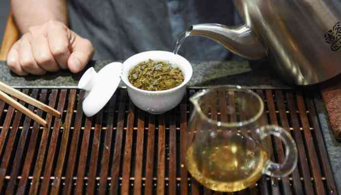 普洱生茶的冲泡与品尝：一次多少克茶叶最适合？如何控制冲泡时间和水？