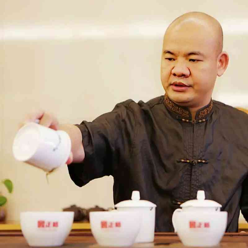 普洱茶大师周：品鉴、冲泡与收藏的全攻略，让你成为普洱茶专家