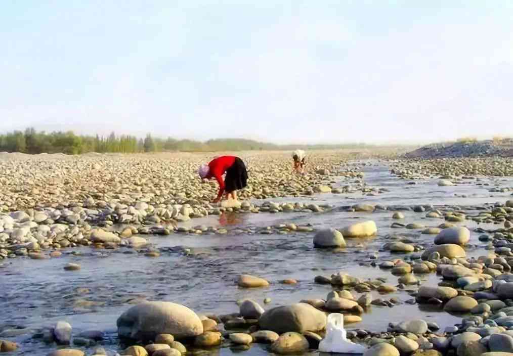 玉龙喀什河：探索最丰富的玉石资源，了解更佳观赏和采购地点