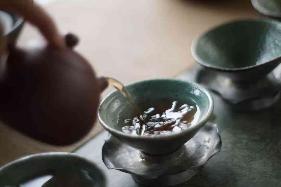 普洱茶为什么像小石头：探究普洱茶的独特质地与形成原因