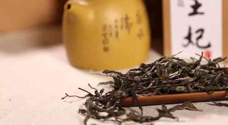 冰岛原始森林精选普洱茶：古树生茶，纯天然手工制作，盒装茶叶