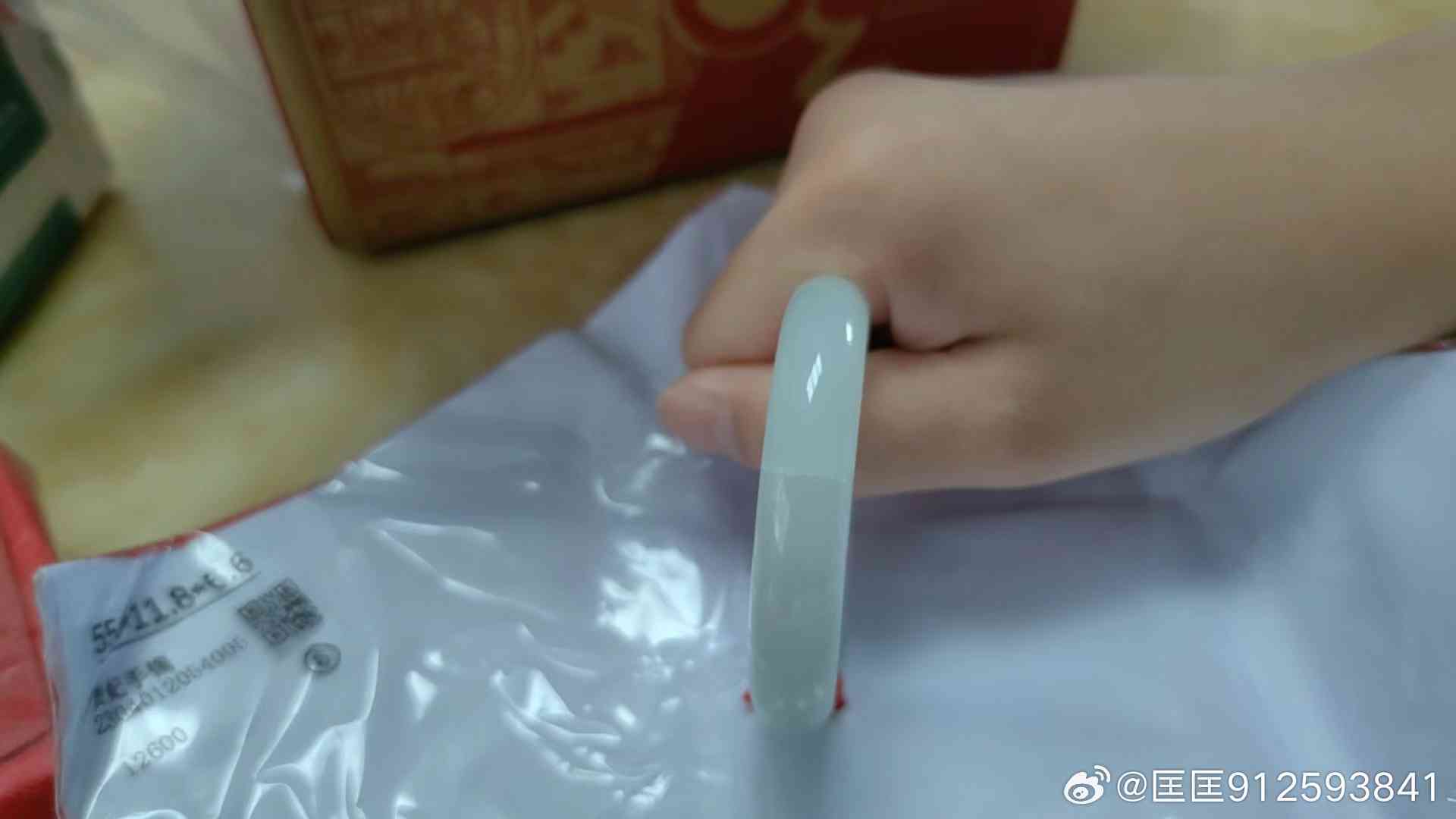 老凤祥玉手镯退货全攻略：了解注意事项，确保顺利退款