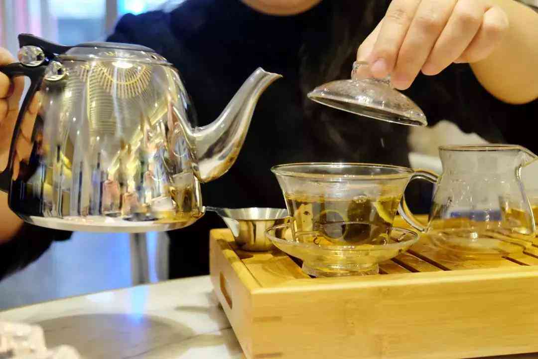 普洱茶生津是什么感觉：为什么普洱茶有生津止渴的作用？