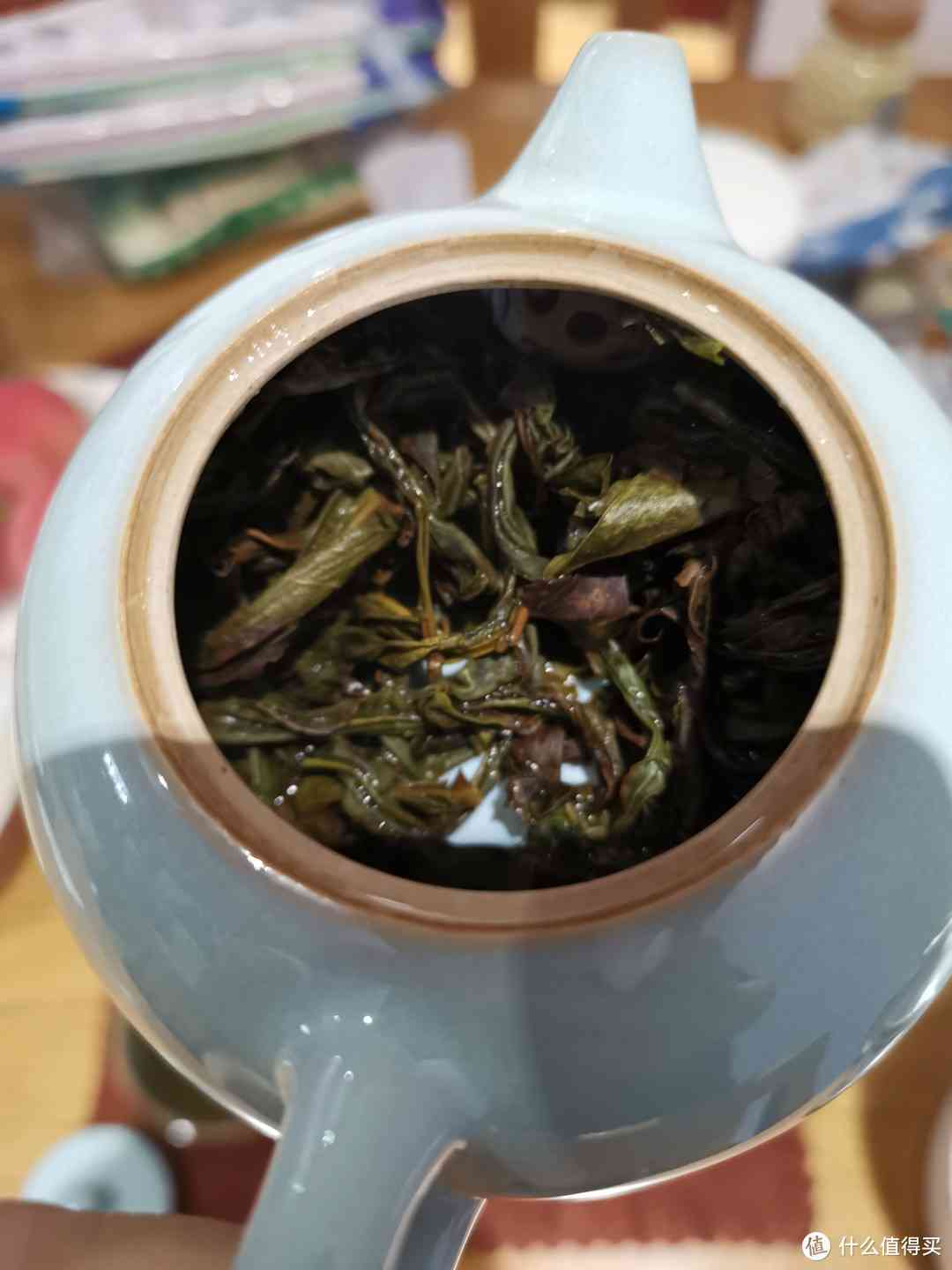 普洱茶泡后颜色淡是否正常？对品质和口感有何影响？喝这种茶安全吗？