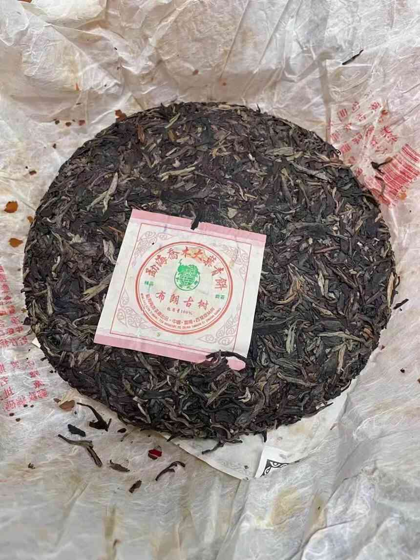 云南洱特产：05年兴茶厂优质普洱茶饼，古树茶韵，醇厚口感，珍藏佳品