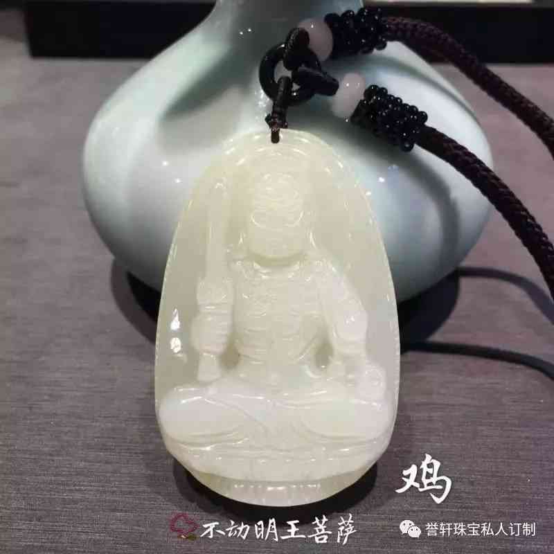 生肖猪和属虎的人适合戴什么类型的和田玉？