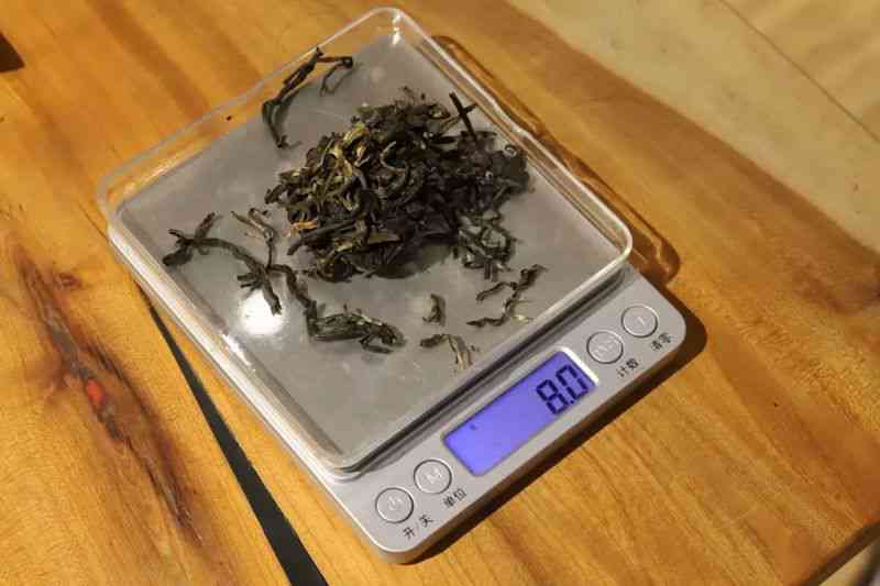 如何使用电子称准确测量普洱茶的重量？