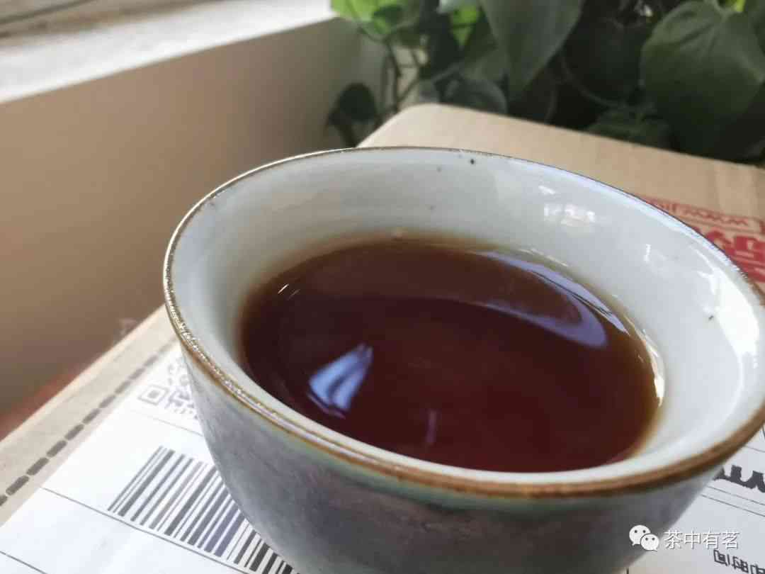 普洱茶泡开后碎碎的正常吗？还能喝吗？