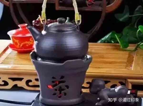 探究黑是否适合泡普洱茶：为何有人认为黑茶具不适合饮用？