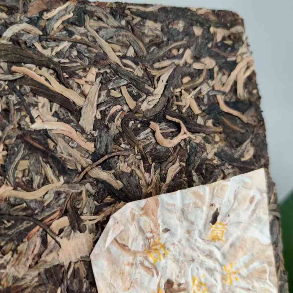 肠胃不好的人普洱茶能喝吗：女性和女生都适合饮用普洱茶，但请注意适量。