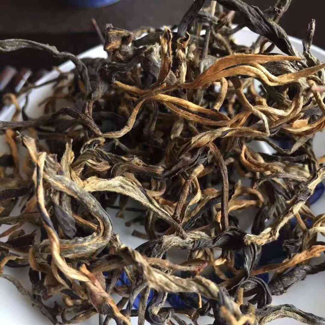 独特口感的蘑菇普洱茶：一款融合了云南普洱与蘑菇的新茶品探索