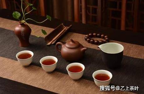 传统工艺制作的普洱龙井茶：古法烘焙，岁月酝酿的陈香之美