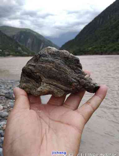 岷江河中的玉石瑰宝：探寻神秘的地质奇观与文化意义