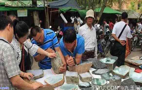 河南漯河玉器市场揭露假货现象：警惕消费陷阱