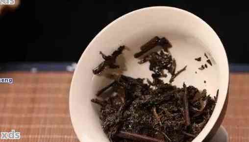 普洱茶茶渣的用途及食用安全问题：能吃吗？怎么吃？有什么用途？