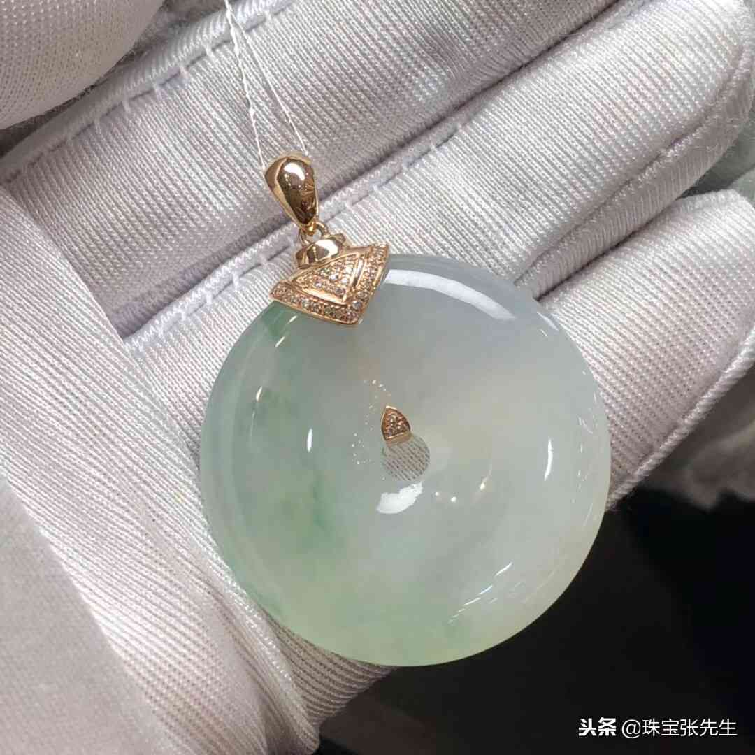 翡翠品质与透亮度之间的关系：揭秘不透明翡翠的真实质量