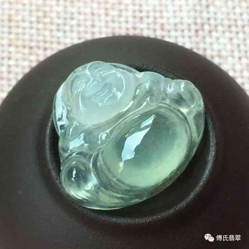 玉戴什么颜色的好：玉石配色建议与更佳选择