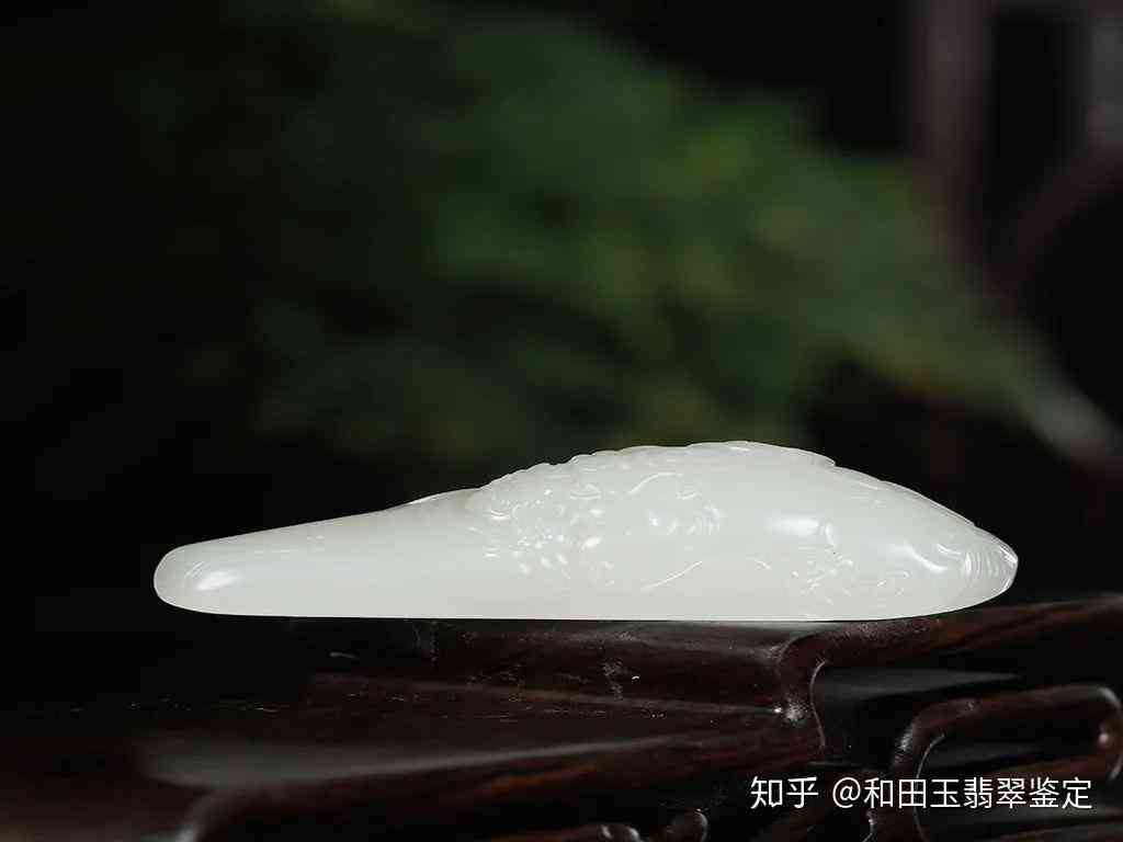 和田玉吊坠中的随机挂件价值评估：好吗？多少钱？