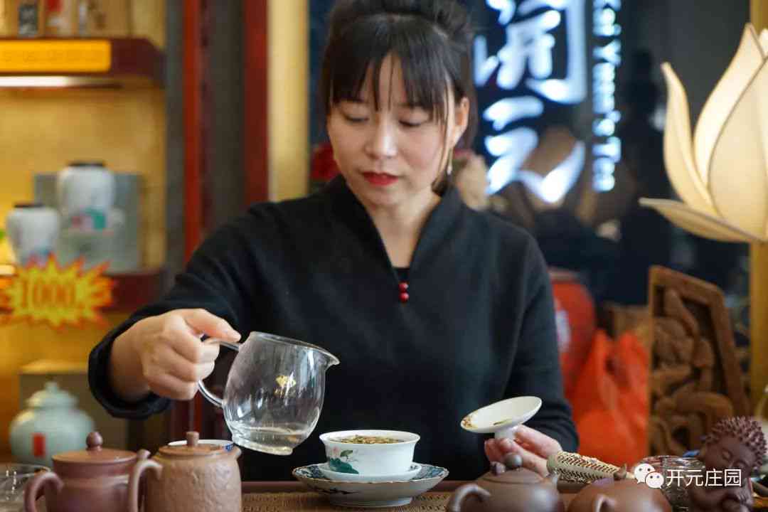 中年女性饮茶的艺术：如何正确冲泡普洱茶以获得口感？