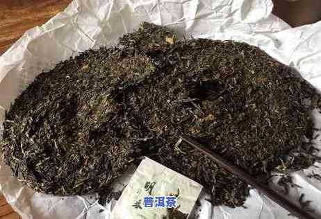 轻松弄碎普洱茶饼的两种方法：生茶与熟茶分别如何操作？教你茶艺技巧