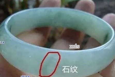 '翡翠手镯的石纹种类及其特点：如何挑选与欣赏？'