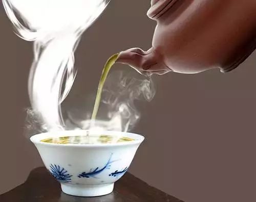 椰子水泡茶：好喝又有益，能否加入茶叶？