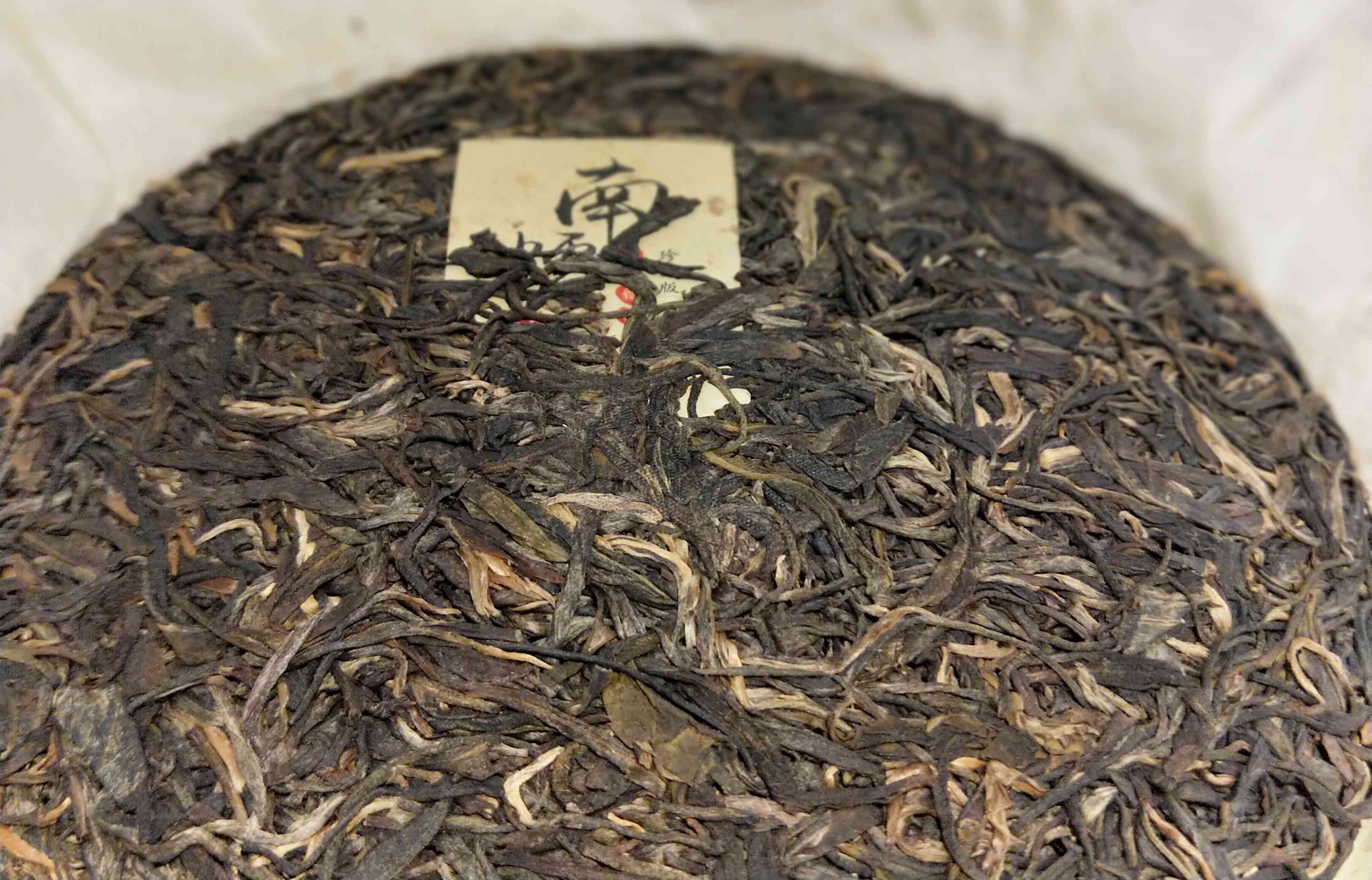 云南特色普洱茶：花香四溢的茶花乌龙茶