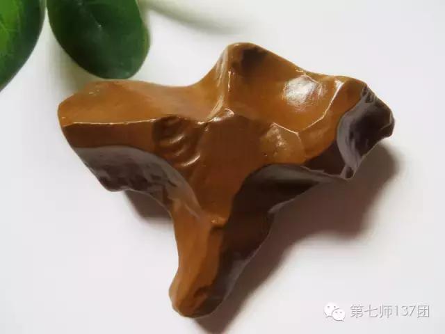 如何区分泥石和泥石玉？全面解析它们的相似性和差异性