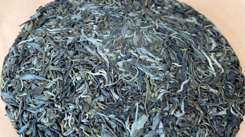 普洱茶头与茶芽的区别及特点：一篇全面解析普洱茶制作过程中的两种重要原料