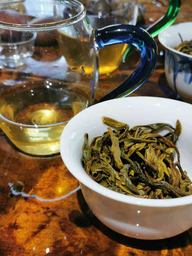 普洱茶头与茶芽的区别：采摘部位与品质差异