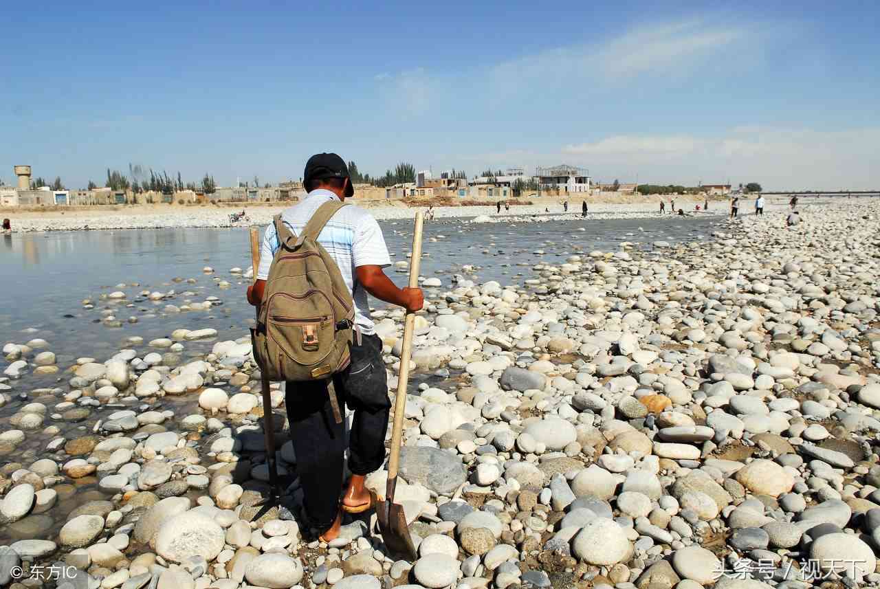 新疆和田玉龙喀什河畔：探秘世界著名玉石产地及周边旅游景点