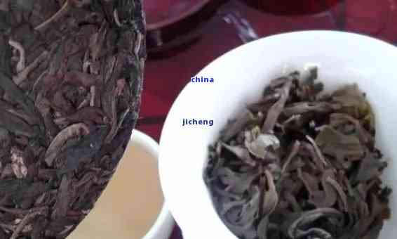 普洱茶老茶长白点怎么回事儿：出现白点的普洱茶还能喝吗？