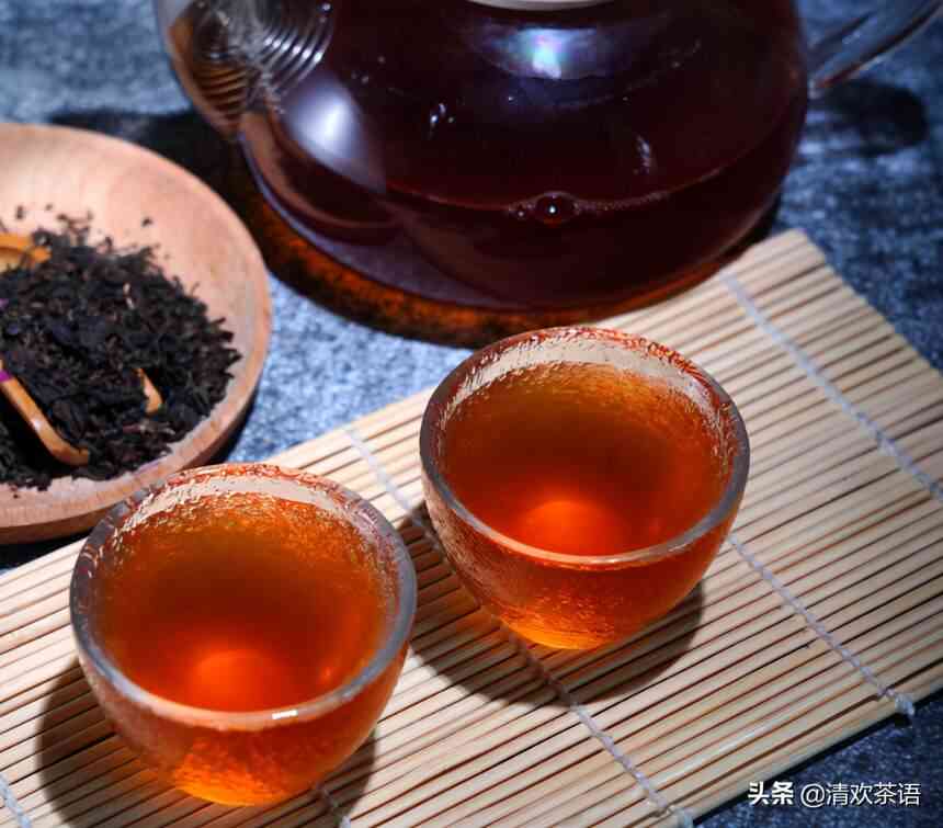 普洱茶生熟之争：哪种茶叶更适合收藏与品饮？