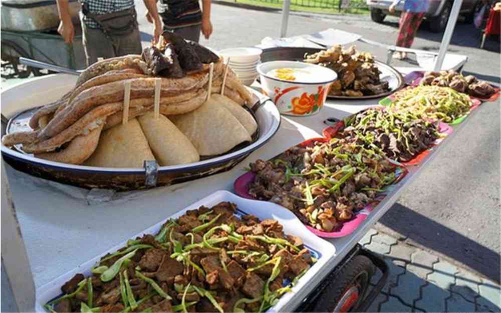 新疆福海特色美食推荐：当地必尝的佳肴与小吃