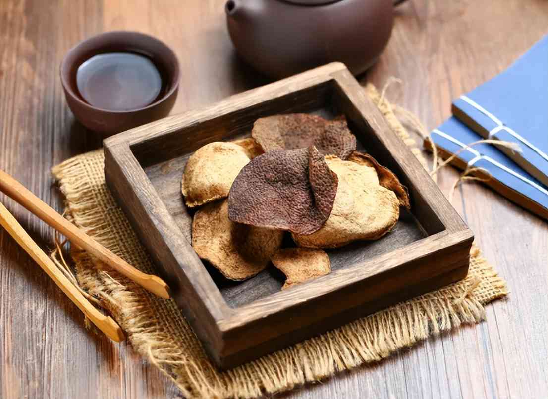 普洱茶年份久的功效与价值：揭秘古老饮品的健益处与品饮技巧