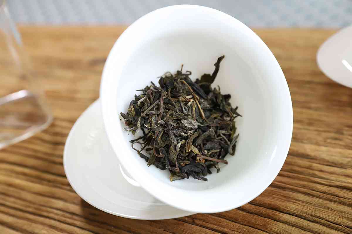 《普洱茶》知识大全，带你了解普洱茶的魅力和制作过程。