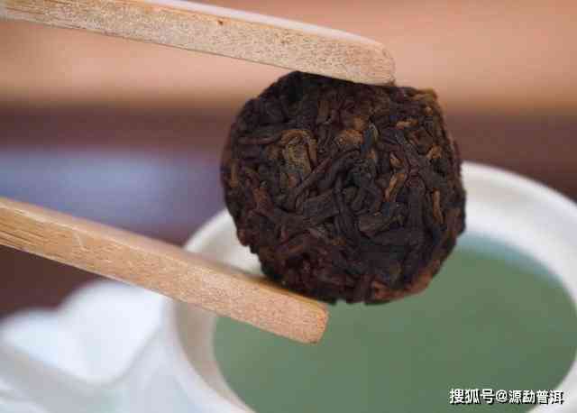 普洱茶块状的选购、冲泡、品鉴与保存全攻略：一篇详尽解答您所有疑问的文章